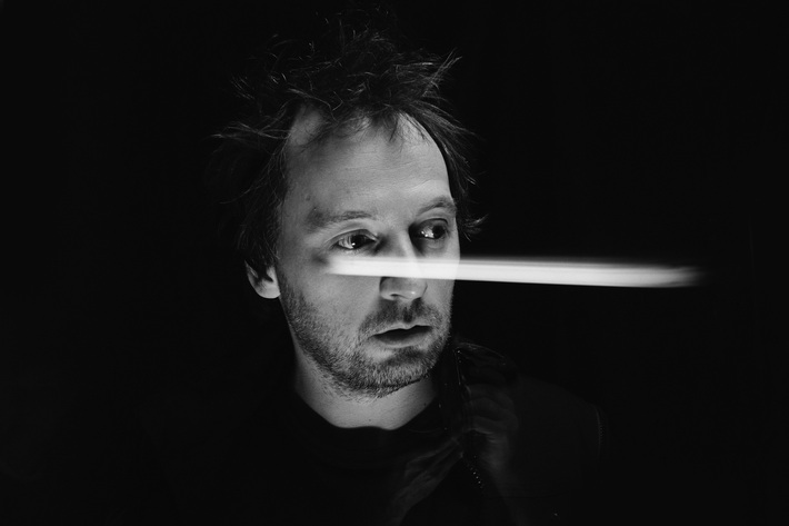 SQUAREPUSHER、最新アルバム『Damogen Furies』より360°パノラマMV「Stor Eiglass」公開。明後日5/15に恵比寿で行う来日公演の会場に全方位バーチャル・リアリティ体験ブース設置決定