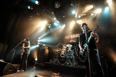 BUZZ THE BEARS、9月に7thミニ・アルバム『Q』リリース決定。10月よりリリース・ツアー"Q TOUR 2015-2016"の開催も発表