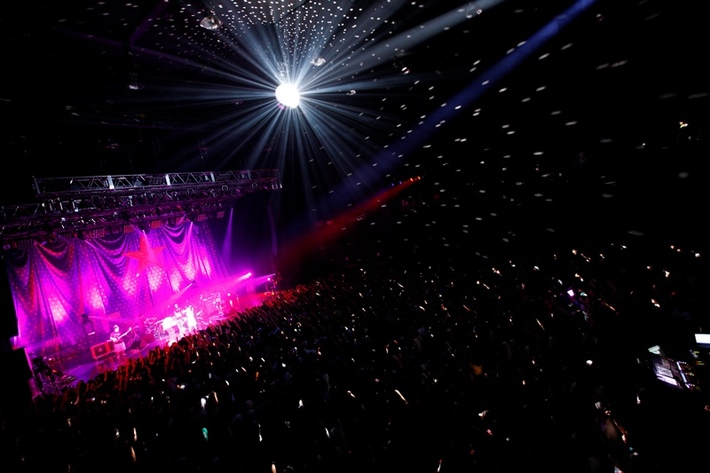 木村カエラ、9/2のニュー・シングル・リリースと9/9の渋谷公会堂でのフリー・ライヴ開催を発表。6/13に開催されたZepp TOKYO公演のライヴ写真も到着