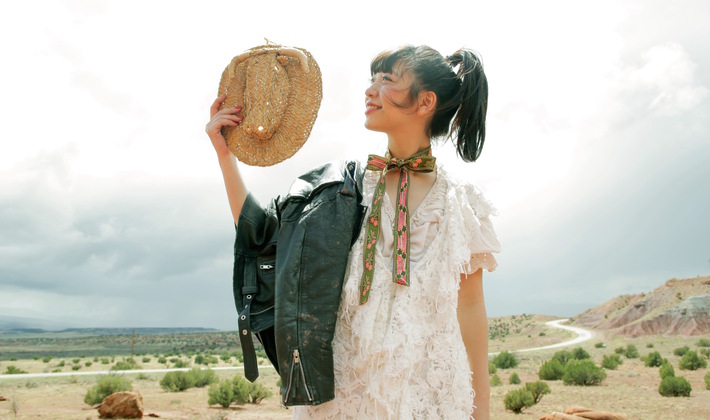 SEBASTIAN Xの永原真夏（Vo）、1stソロEP『青い空』が7/23にリリース決定＆表題曲のMV公開。東名阪の自主企画にN'夙川BOYS、THEラブ人間、奇妙礼太郎らの出演決定