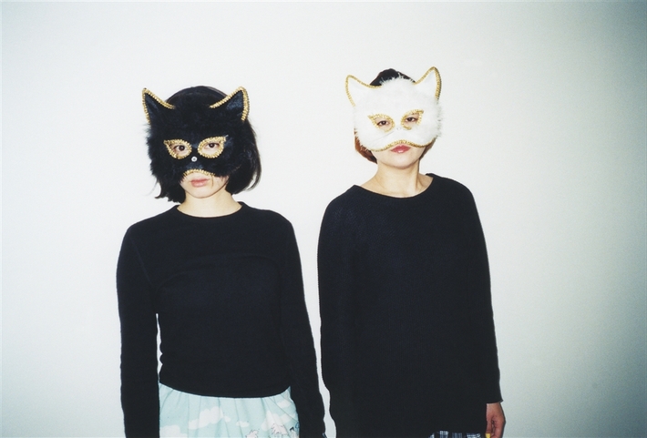 爆音ガールズ・ハードコア・ポップ・デュオ TADZIO、8月より"VS"ツアー開催決定。KING BROTHERS、MO'SOME TONEBENDERら豪華ゲストも発表