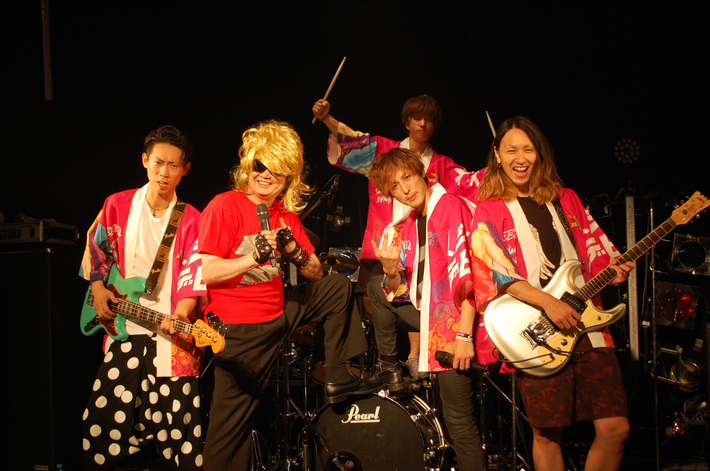 崖っぷちバンド"フラチナリズム"、先日加入した大木凡人（Vo）が初ライヴで早くも脱退表明