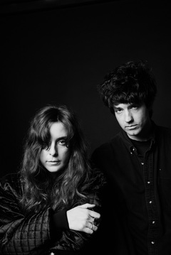 米ボルチモアのドリーム・ポップ・デュオBEACH HOUSE、ニュー・アルバム『Depression Cherry』国内盤のリリースが8/29に決定。収録曲「Sparks」の音源公開