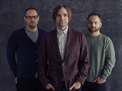 DEATH CAB FOR CUTIE、米TV番組"CONAN"にて披露した「The Ghosts Of Beverly Drive」のパフォーマーンス映像を公開