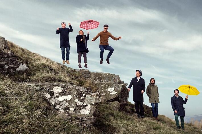 フジロックで来日するBELLE AND SEBASTIAN、8/1にニュー・ライヴ・アルバム『Live In Glasgow 05.22.15』をTOWER RECORDSで先行リリース決定