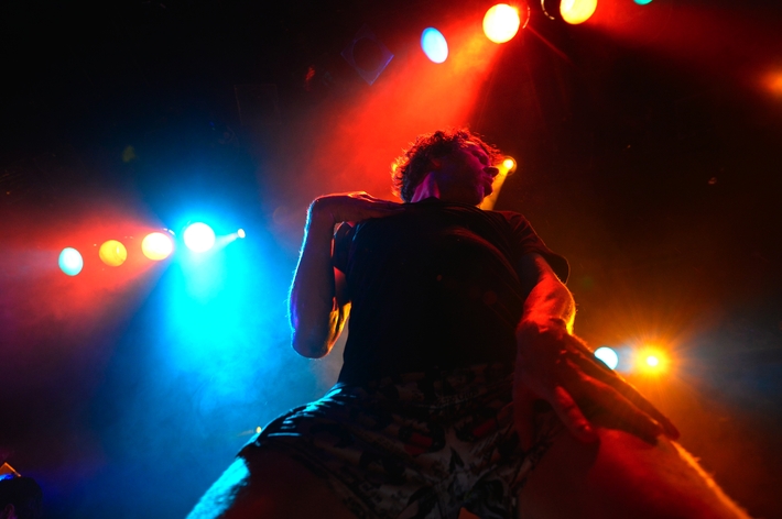 アメリカ発のディスコ・パンク・バンド !!! (チック・チック・チック）、10月に東阪で来日公演決定