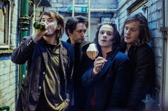 サマソニで来日するPALMA VIOLETS、2ndアルバム『Danger In The Club』より「Girl, You Couldn't Do Much Better On The Beach」のMV公開