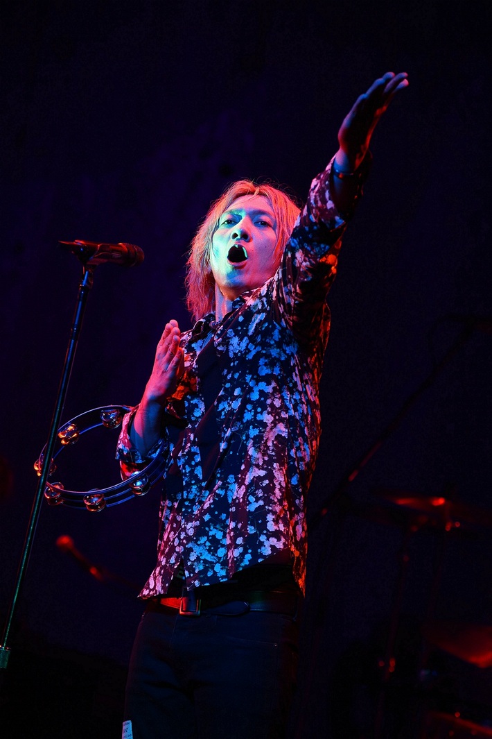 吉井和哉、東京国際フォーラムにて行われた"YOSHII KAZUYA STARLIGHT TOUR 2015"ツアー・ファイナルの模様を収めたライヴ映像作品を9/30にリリース決定