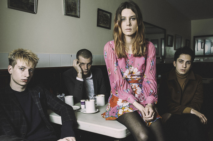 サマソニで来日するWOLF ALICE、8/17にApple Store, Omotesandoにて無料アコースティック・ライヴ開催決定