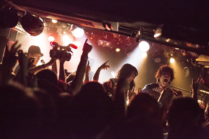 "J-POP突然変異型ROCKクインテット"vivid undress、自主企画イベント"PROGRESS PROGRAM"の立ち上げを発表。8/13に下北沢LIVEHOLICにて行われたツアーのファイナル公演のライヴ写真も到着