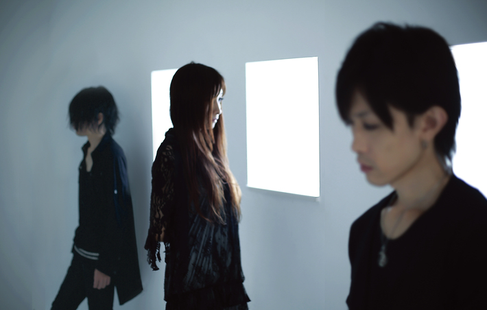 轟音サウンドを鳴らす紅一点3ピース"101A"、トリプル Aサイド・シングル『sea, the water is wide, tales of ....』を10/1ワンマン・ライヴにて先行リリース決定。最新ヴィジュアルも公開