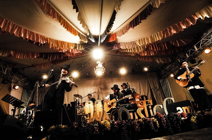 OVERGROUND ACOUSTIC UNDERGROUND、12月に東阪Billboard Liveにて2部制ライヴ"New Acoustic Christmas"開催決定