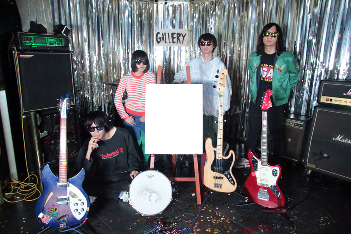 本棚のモヨコ、10/7リリースのニュー・ミニ・アルバム『GALLERY』より「ハッピーエンドの大団円」のMV公開