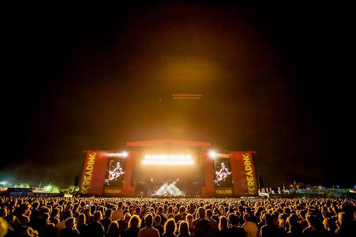 THE LIBERTINES、Jamie xx、THE CRIBS、THE MACCABEESら、英国最大の野外ロック・フェス"Reading Festival 2015"でのライヴ映像公開