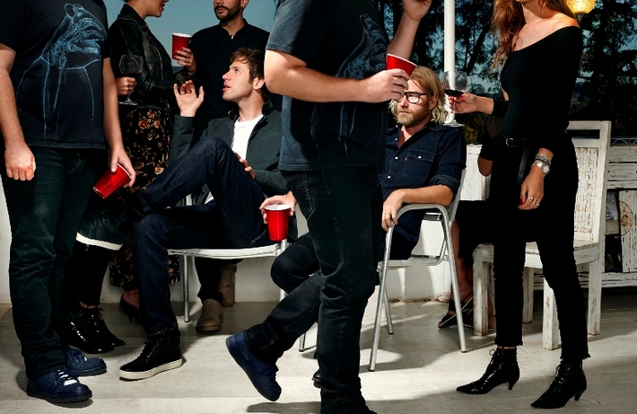 THE NATIONALのMatt Berninger（Vo）による新プロジェクト EL VY、11/6リリースのデビュー・アルバム『Return To The Moon』より「Paul Is Alive」のリリック・ビデオ公開