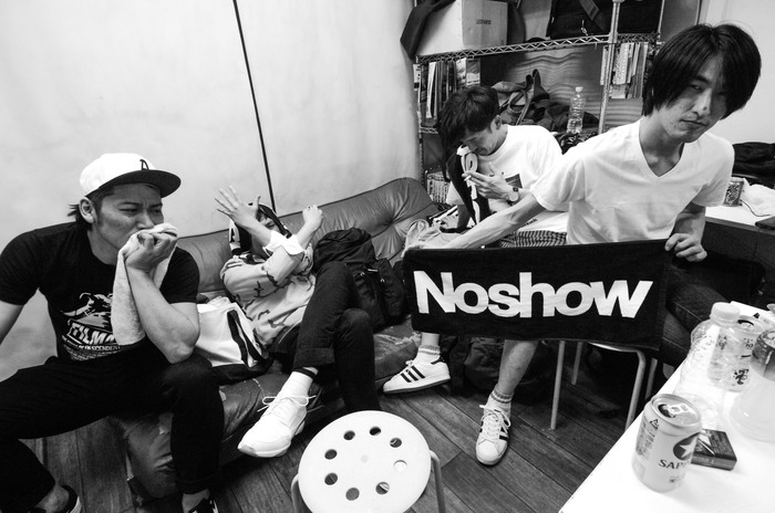 ASPARAGUS、BACK DROP BOMBらのメンバーによるロック・バンド Noshow、来年2/3に初のフル・アルバム『Noshow』リリース決定。1月より全国9ヶ所を巡る全国ツアーの開催も発表
