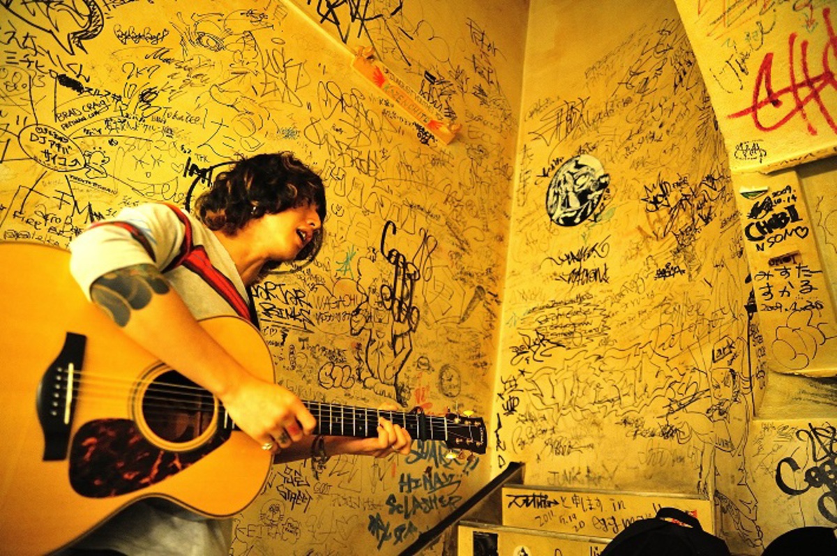 渋谷龍太（SUPER BEAVER）の弾き語りソロ・プロジェクト 澁谷逆太郎