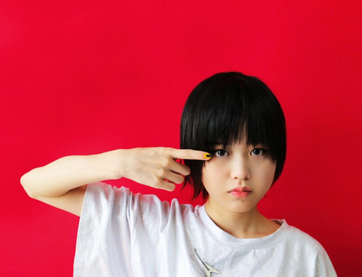 若干22歳のシンガー・ソングライター／ギタリスト Rei、本日リリースの2ndミニ・アルバム『UNO』より「JUMP」のMV公開