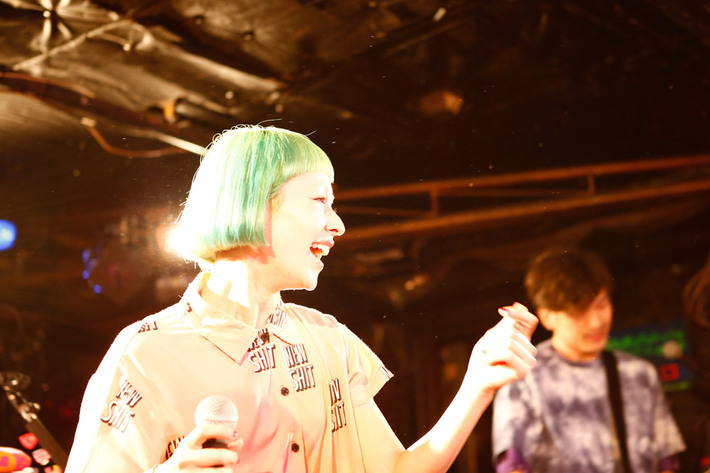 木村カエラ、下北沢SHELTERで行われた200人限定の超プレミア・ライヴがバーチャルリアリティ・ライヴムービーで12/24に配信リリース決定