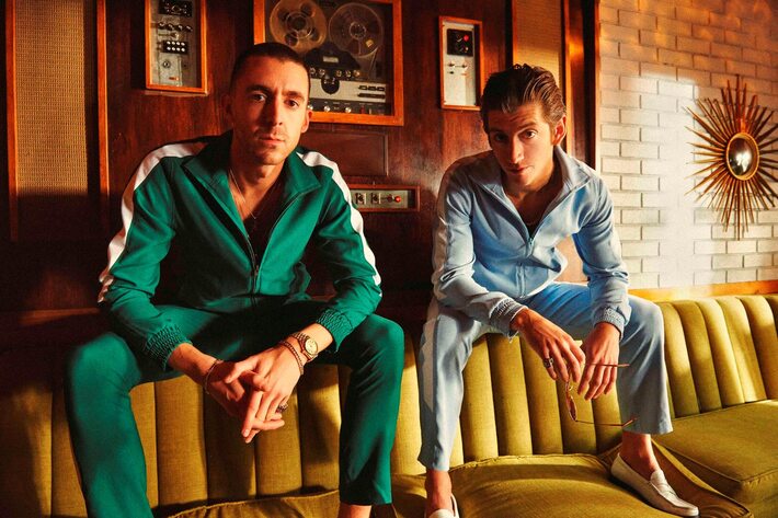 Alex Turner（ARCTIC MONKEYS）とMiles Kane（ex-THE RASCALS）によるロック・ユニット THE LAST SHADOW PUPPETS、8年ぶりの新曲「Bad Habits」のMV公開