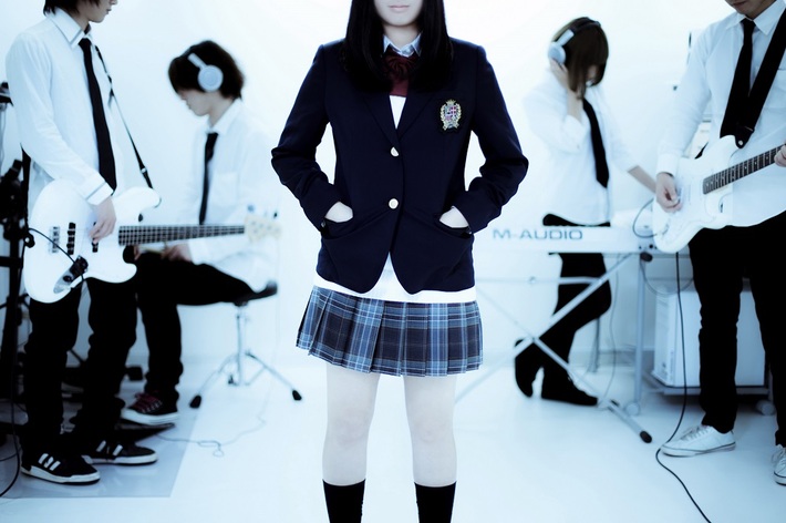 2.5次元の歌姫Chiho率いるコンポーザー＆クリエイター集団 "H△G"、"歌う8bitガール"こと谷本早也歌とのスプリット・アルバムを4/27にリリース決定。4月よりカップリング・ツアーも開催