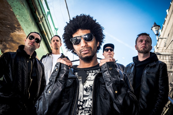 THE QEMISTS、4月に東阪で行うヘッドライン・ツアーのタイムテーブル公開。イギリス・ブライトンで行われたライヴ映像も