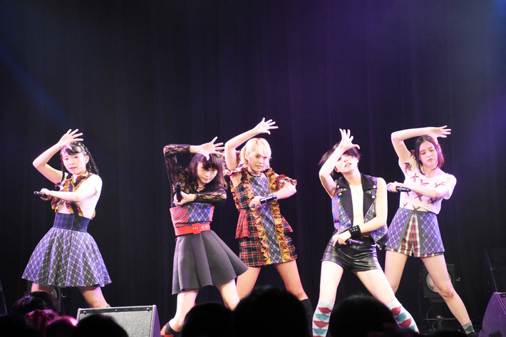 ベイビーレイズJAPAN、5/25にニュー・シングルのリリース決定。昨日新宿ReNYにて開催された"ひな祭りスペシャル・ライヴ"の写真も到着