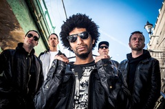 今週初の来日ヘッドライン・ツアーを行うTHE QEMISTS、明日4/6にInterFM"Ready Steady George!!"に生出演決定