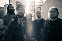 米フォーク・ロック界の巨頭 BAND OF HORSES、6/10にリリースするニュー・アルバム『Why Are You OK』より「Casual Party」のMV公開