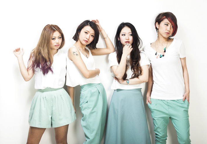 女性4人組ロック・バンド LAZYgunsBRISKY、復活後初のミニ・アルバムを8月末にリリース決定。新アーティスト写真も公開