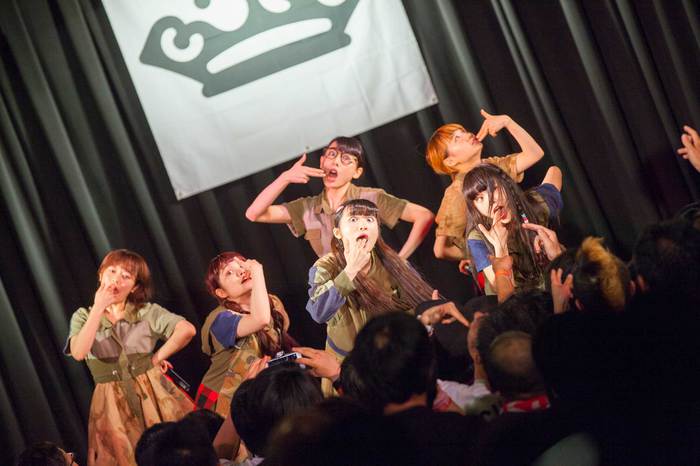 "楽器を持たないパンク・バンド"BiSH、メジャー・デビュー記念イベント"24 Hour Party BiSH"を完走