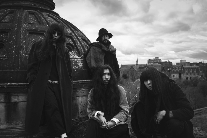 ロンドン発の逆輸入サイケ・バンド Bo Ningen、6/1にリリースするミニ・アルバム『Kizetsu no Uta / Live in Paris』のジャケット公開。7月に日本のバンドと対峙する"VS"ライヴの開催も決定