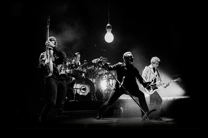 U2、ワールド・ツアーのパリ公演を収録した映像作品『U2 iNNOCENCE + eXPERIENCE LIVE IN PARIS』を7/15にリリース決定