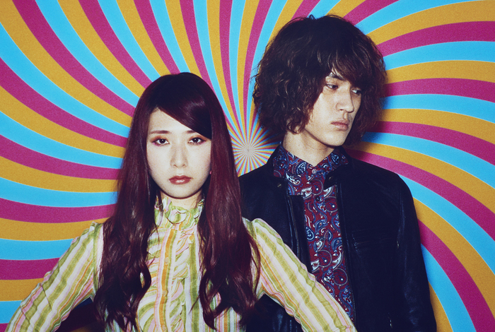 GLIM SPANKY、2ndアルバム『Next One』初回盤特典DVDの収録内容発表。CD購入先着特典"ONE PIECE スペシャル黄金スリーブケース"のデザインも公開