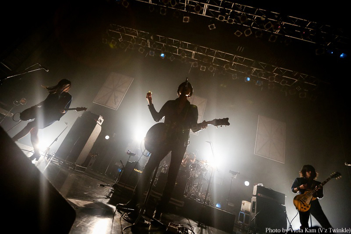 a flood of circle、全国ツアー"THE BLUE TOUR -青く塗れ！-"新木場STUDIO COAST公演の模様を収録した映像作品を9/7にリリース決定。今秋に2マン・ツアーも