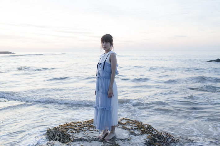 吉澤嘉代子、8/3リリースのコラボ・ミニ・アルバム『吉澤嘉代子とうつくしい人たち』より女優 吉岡里帆出演の「ものがたりは今日はじまるの feat.サンボマスター」のMV公開