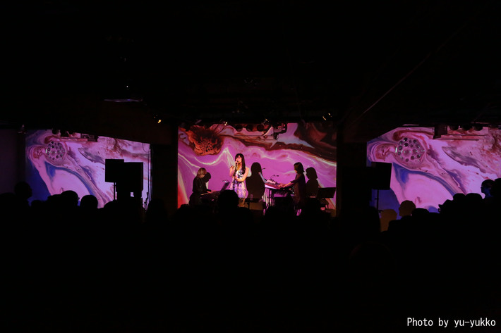 浜崎容子（アーバンギャルド）、ソロ・ライヴ・ツアーの追加公演を8/14に渋谷CIRCUS TOKYOにて開催決定。昨日開催した六本木Super Deluxe公演のライヴ写真も到着