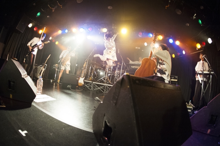 toitoitoi、昨年行われたワンマン・ライヴの模様を収録した初の映像作品を9/17にリリース決定