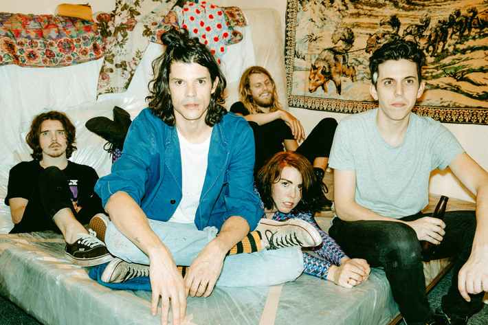 ポップ＆ハッピーな米英男女混合5人組 GROUPLOVE、9/9にニュー・アルバム『Big Mess』リリース決定