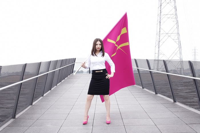 阿部真央、8/24リリースのニュー・シングル表題曲「女たち」のMV公開。#踊るあべまキャンペーンもスタート