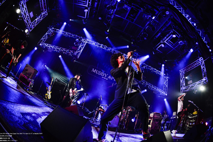 日英米混合ビッグ・プロジェクト Muddy Apes、7月に新宿ReNYにて開催したジャパン・ツアー・ファイナル公演の模様を収録した初のDVDを11/16にリリース決定