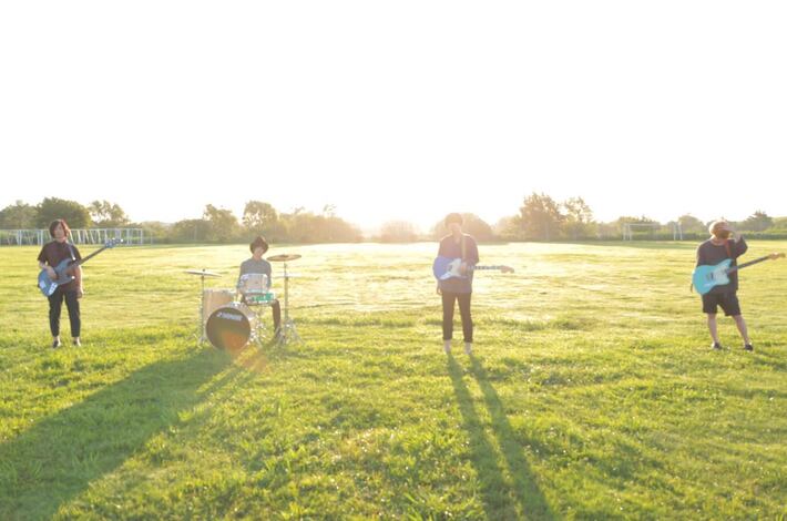 下北系ロック・バンド"イロムク"、9/21にリリースするタワレコ限定ワンコイン・シングル『四枚目はどうなるの』より「三枚目」のMV公開。最新アーティスト写真も