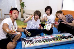 横浜を中心に活動するピアノ・ロック・バンド I-RabBits、来年1/11リリースのニュー・ミニ・アルバム『アイクロニクル』のジャケット写真公開。下北沢ReGにてワンマン・ライヴ開催決定