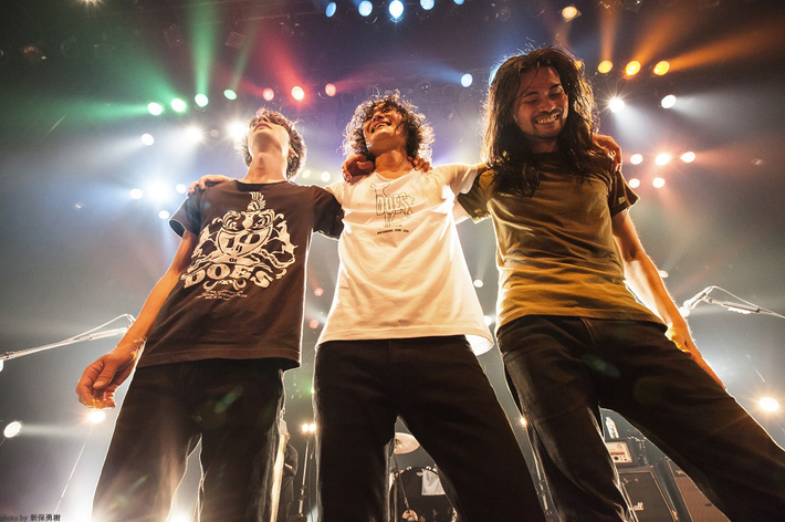 DOES、活動休止前ラスト・ライヴとなったメジャー・デビュー10周年公演を収録した映像作品を12/21にリリース決定