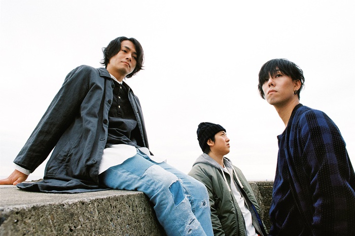 RADWIMPS、11/23リリースのニュー・アルバム『人間開花』より「光」のMV公開。西武新宿駅前"ユニカビジョン"にて特集番組の放映も