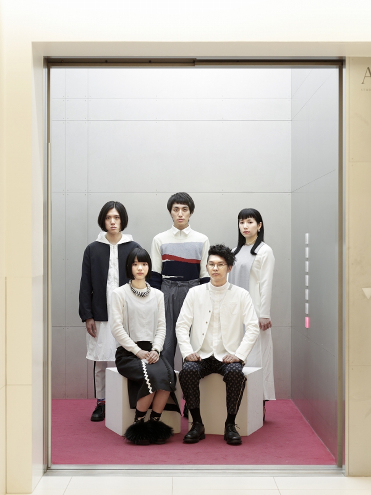 LILI LIMIT、1stフル・アルバム『a.k.a』より「Kitchen」のMV