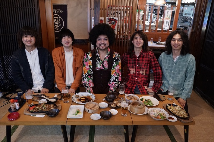 今度はパパイヤ鈴木と異色コラボ！？ 黒猫チェルシー、ニュー・アルバム『LIFE IS A MIRACLE』のショート・ムービー第3弾＆第4弾を同時公開