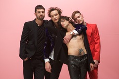THE 1975、ロンドンThe O2アリーナ公演より「I Like It When You Sleep, For You Are So Beautiful Yet So Unaware Of It」のライヴ映像公開