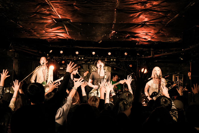 都内を拠点に活動する5人組ロック・バンド GRAND FAMILY ORCHESTRA、4/12にニュー・アルバム『YELLOW VALENTINE』リリース決定。レコ発ツアーの開催も