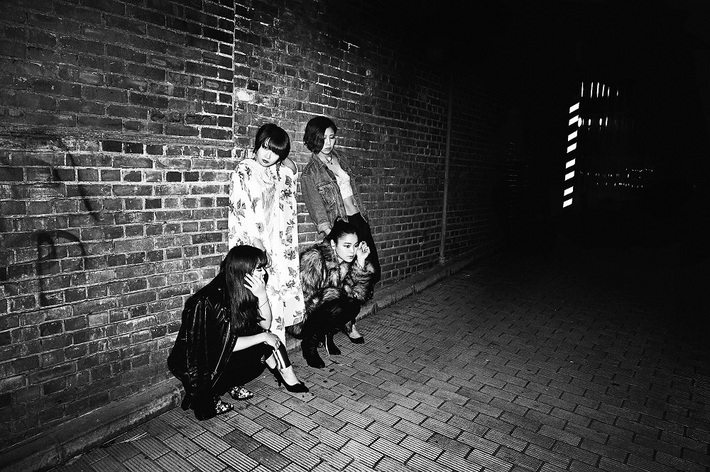 新体制となったLAZYgunsBRISKY、中尾憲太郎（Crypt City／ex-NUMBER GIRL）プロデュースによるニュー・アルバム『NO BUTS』の詳細発表